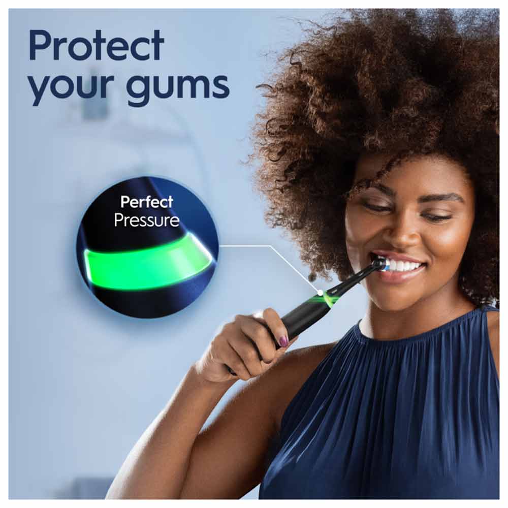 Oral-B iO3 Matt Black Electric Toothbrush +Travel Case - Image 3