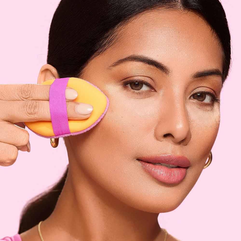 Real Techniques Miracle 2-in-1 Powder Puff Duo 2 Pack - Image 3